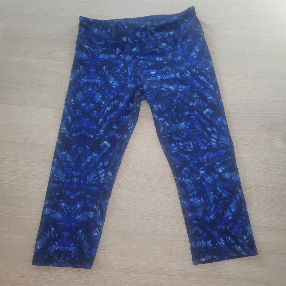 ALO YOGA‎ Blue Abstract Leaf Print Capri Leggings Activewear workout athletic
